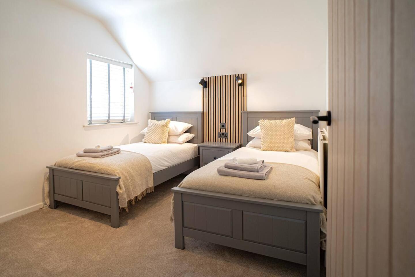 Stylish 2 Bedroom Cottage With Hot Tub And Parking Bewdley Esterno foto