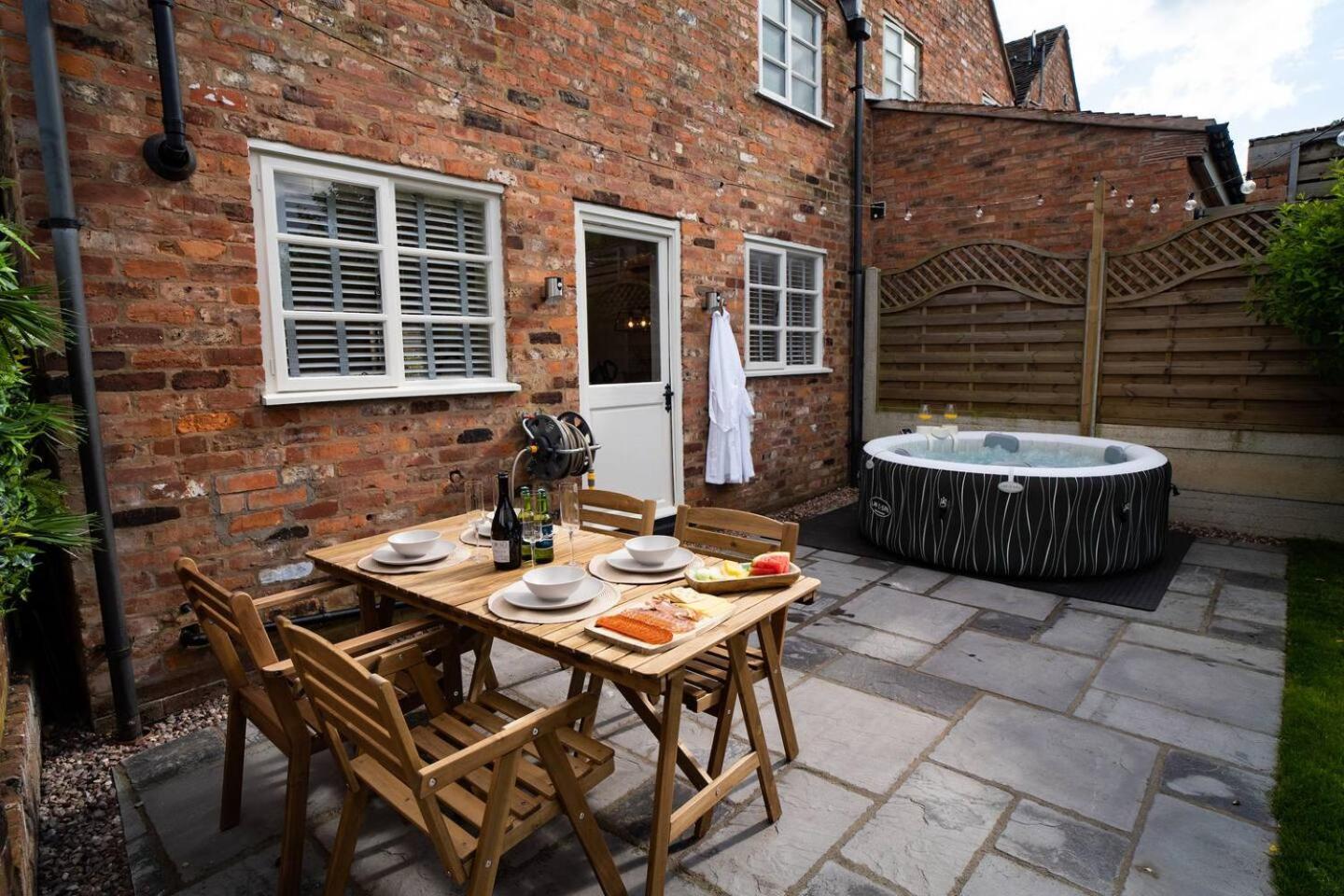Stylish 2 Bedroom Cottage With Hot Tub And Parking Bewdley Esterno foto