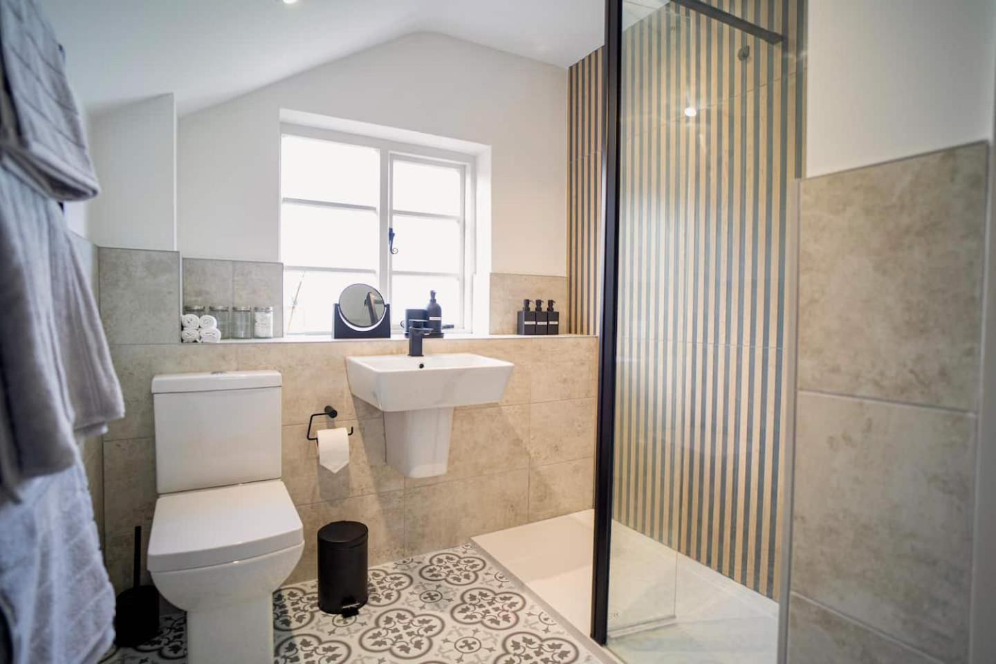 Stylish 2 Bedroom Cottage With Hot Tub And Parking Bewdley Esterno foto