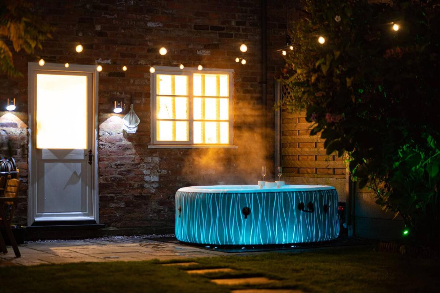 Stylish 2 Bedroom Cottage With Hot Tub And Parking Bewdley Esterno foto