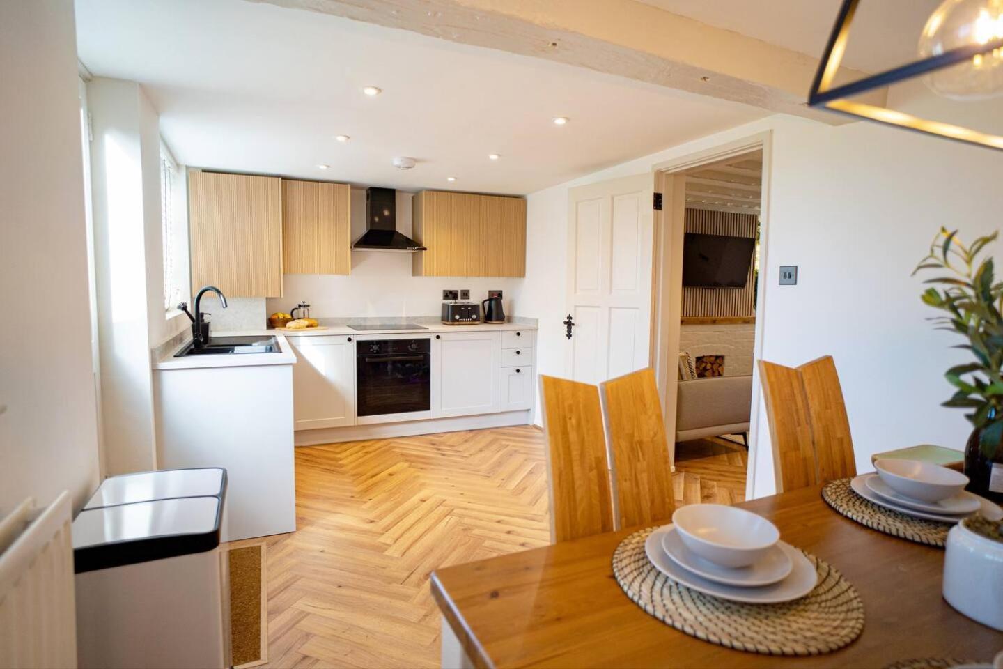 Stylish 2 Bedroom Cottage With Hot Tub And Parking Bewdley Esterno foto