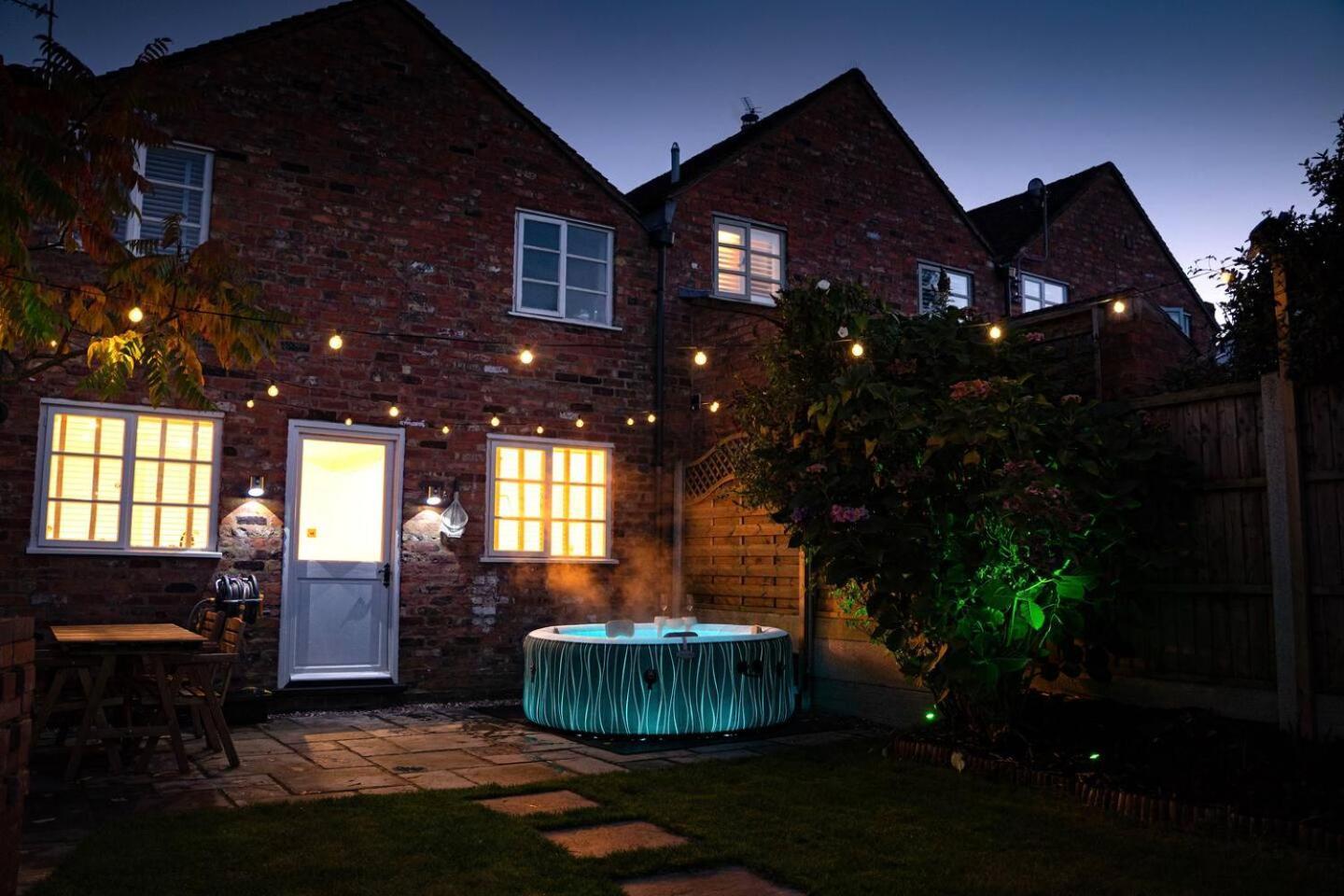 Stylish 2 Bedroom Cottage With Hot Tub And Parking Bewdley Esterno foto