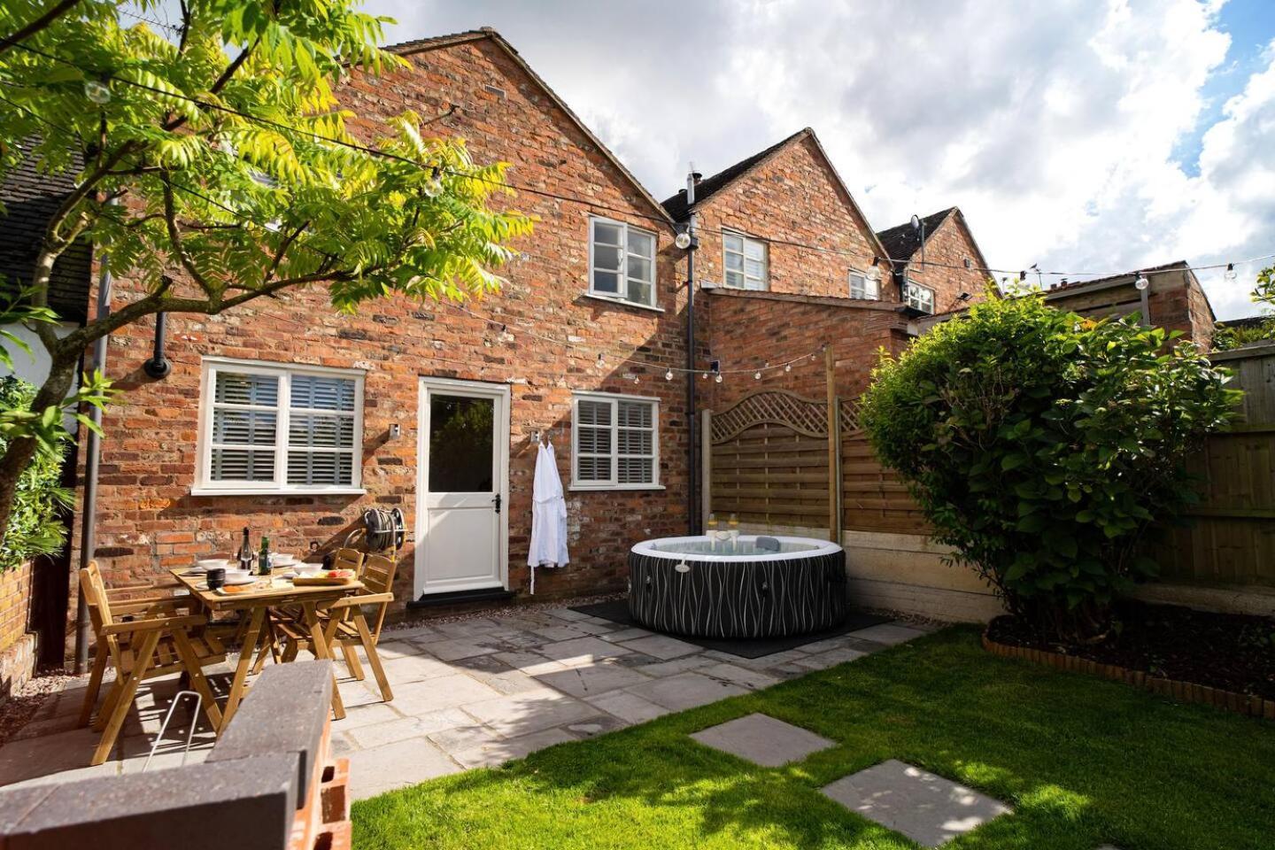Stylish 2 Bedroom Cottage With Hot Tub And Parking Bewdley Esterno foto